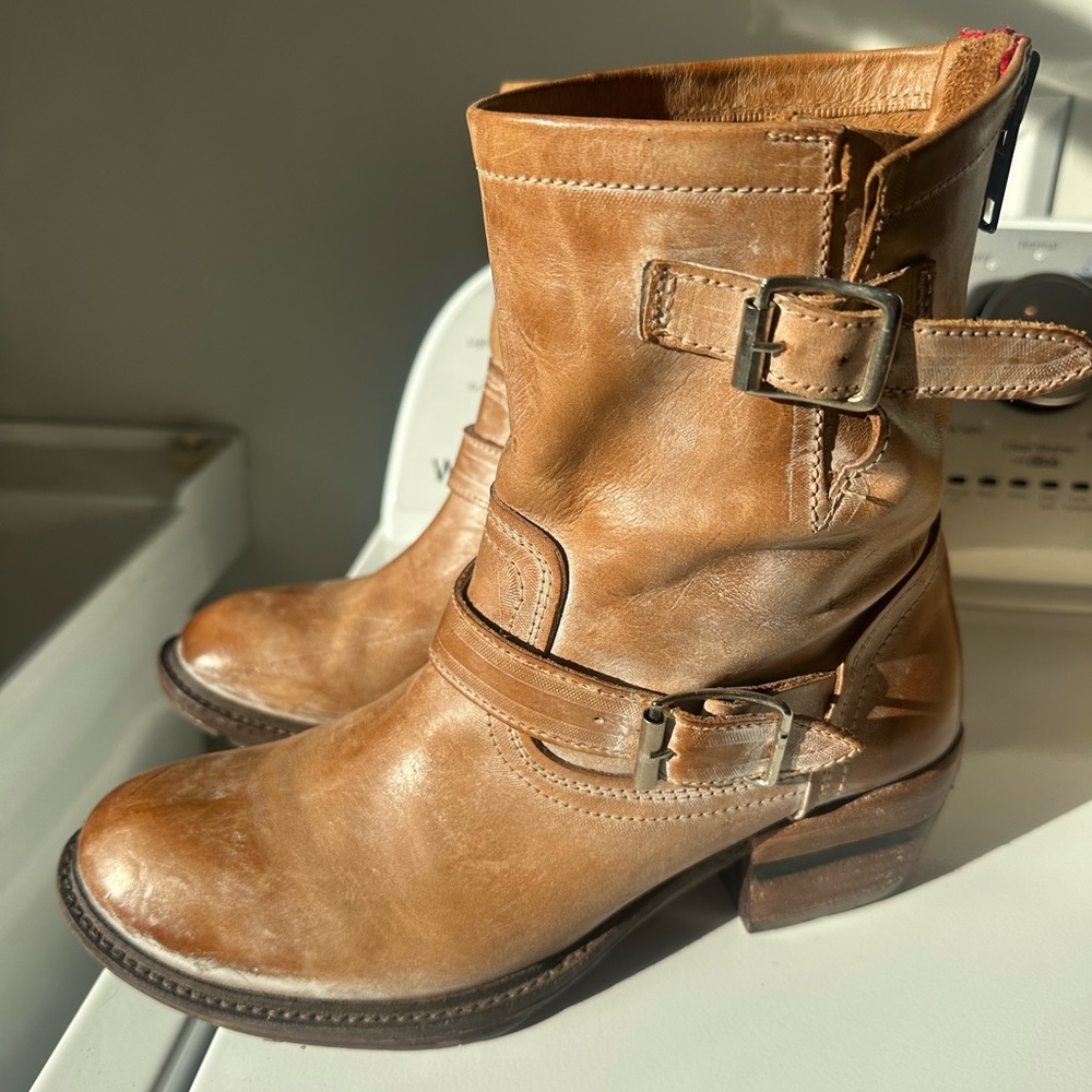 Freebirds Mission Boots Size 9